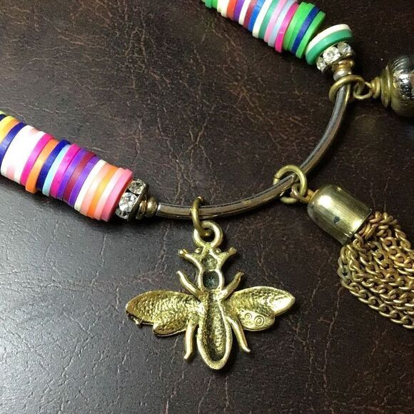 Colorful personalized charm bracelet with pretty bee - Picture 6 of 7
